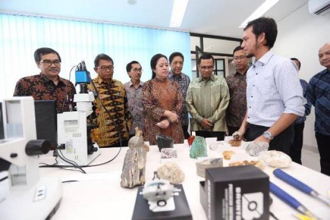 Sinar Mas Lengkapi Peralatan Laboratorium MIPA UI