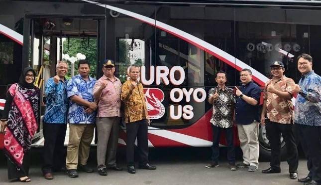 Mercedes-Benz Menjadi Yang Pertama Dalam Mendukung Konsep Ramah Lingkungan Bus Suroboyo