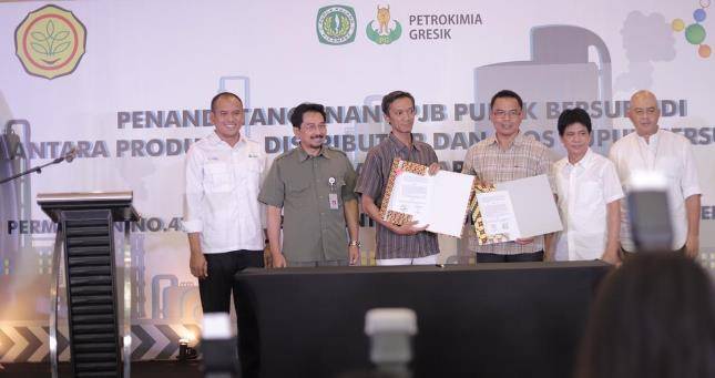 Distributor dan Kios Pupuk Jabar Teken Kontrak Penyaluran Pupuk Bersubsidi 2019