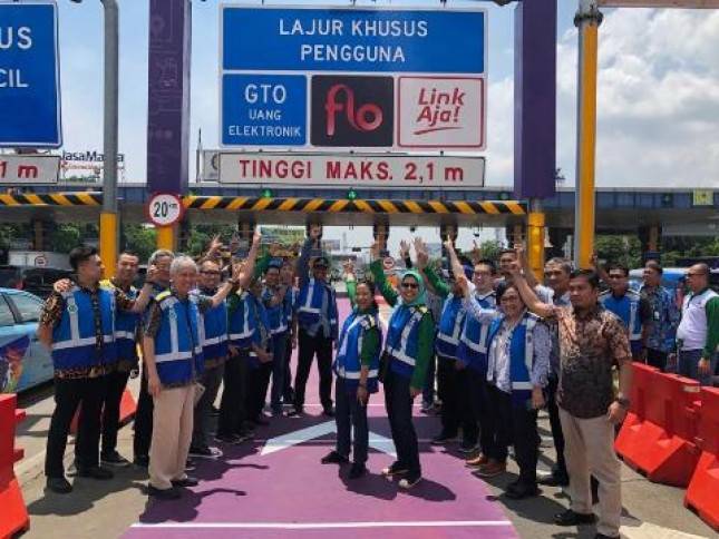 Tingkat Layanan Jalan Tol, Menteri Rini Ikut Simulasi RFID Jasa Marga