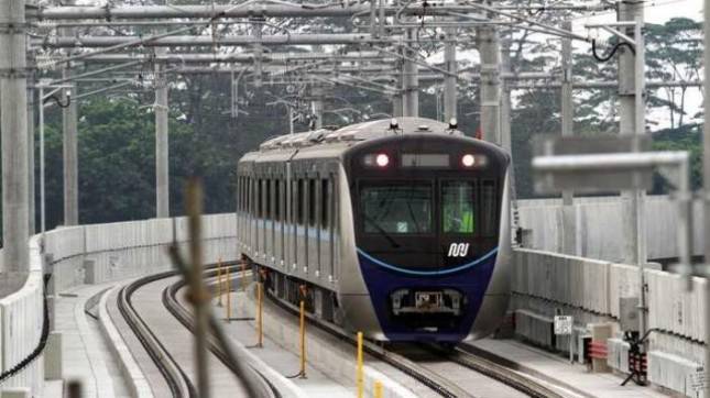 Resmi Beroperasi Komersial, Selama April Tarif MRT Hanya Separuh Harga