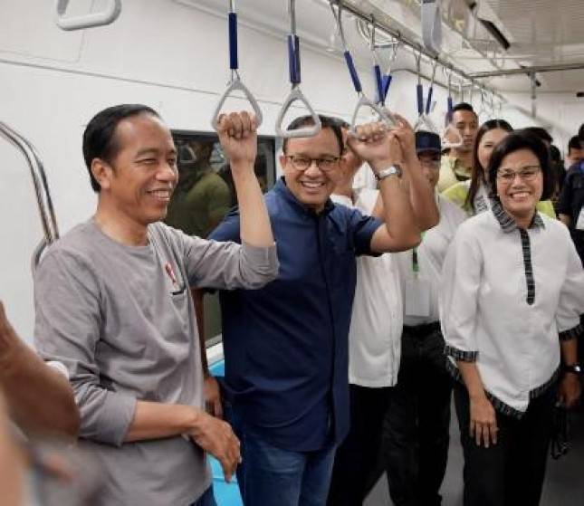 Survei LSI: Jokowi-Ma'ruf Diprediksi Menang Telak