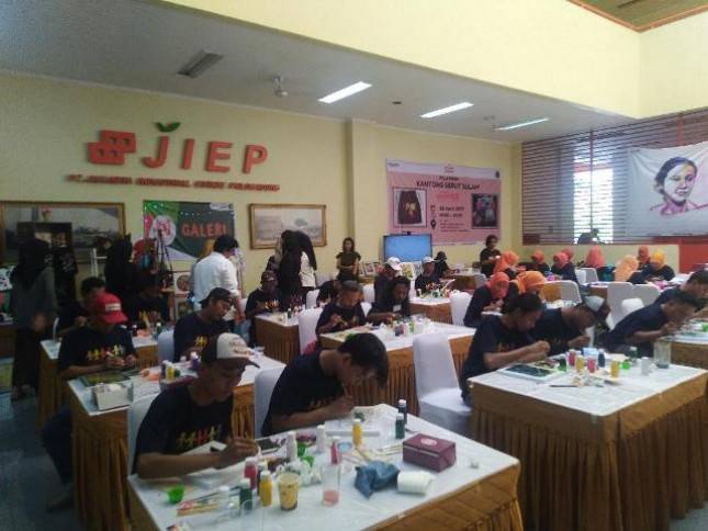 PT JIEP Kembangkan Wirausaha Wanita Pemula Melalui Satu Rumah Satu Usaha