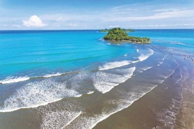  Icon Kota Padang, Pantai Air Manis Terus Percantik Diri