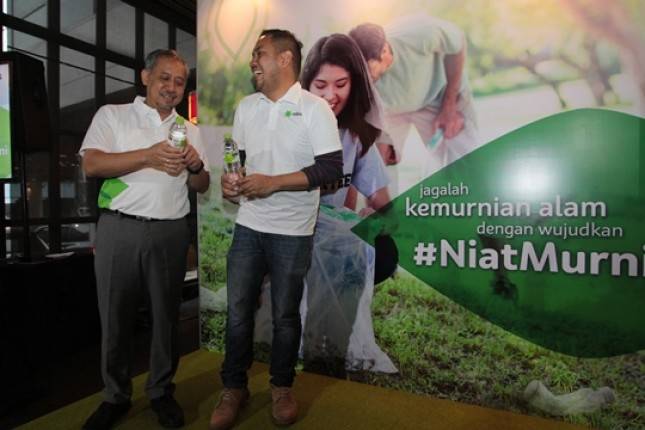 Ades untuk Ajak Masyarakat Mengumpulkan Sampah Plastik Botol