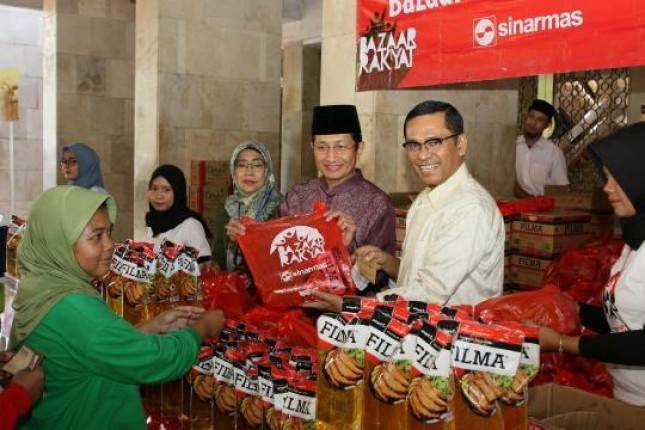 Yayasan Muslim Sinar Mas Wakafkan Alquran dan Salurkan Minyak Goreng
