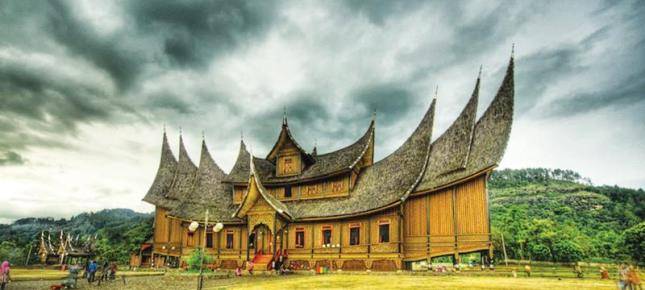 Istano Basa Pagaruyung Sumbar Ramai Dikunjungi Wisatawan