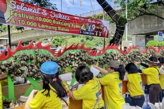 Festival Bakcang dan Lamang Baluo di Padang Sukses Pecahkan Rekor MURI