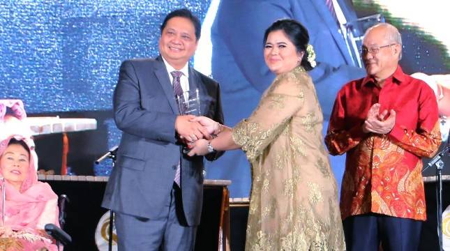 Fokus Kembangkan Hilirisasi Industri Migas, Menperin Raih Penghargaan PYC