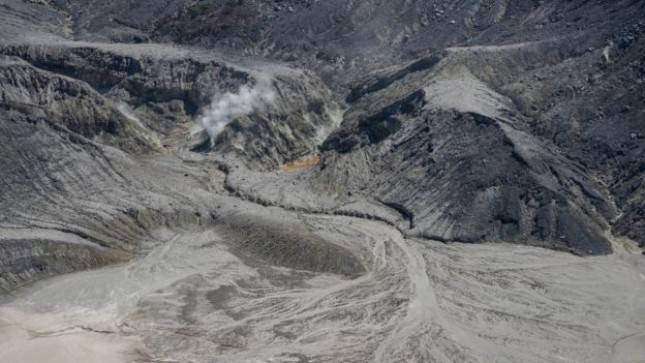 Gunung Tangkuban Parahu Bererupsi, Kolom Abu Capai 200 Meter