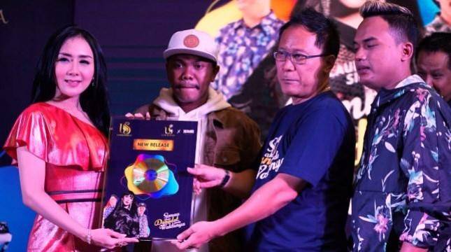 Max Pictures Siap Filmkan Semua Akan Dangdut Pada Waktunya Ucie Sucita & NDX AKA