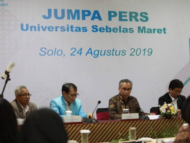 Wimboh Dikukuhkan jadi Guru Besar Tidak Tetap FEB UNS