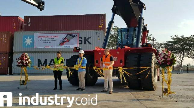PT Indo Traktor Utama Resmi Serah Terimakan Kalmar Eco Reachstacker ke Cikarang Dry Port
