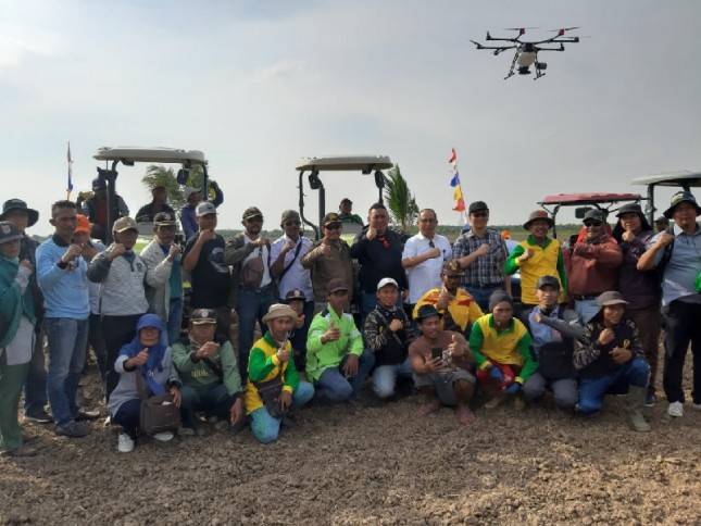 Kementan Tanam Padi Gunakan Drone di Lahan Rawa 