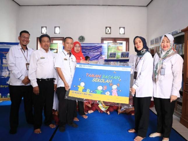 Perum Jamkrindo Peduli Pendidikan  di Wilayah Terdampak Tsunami