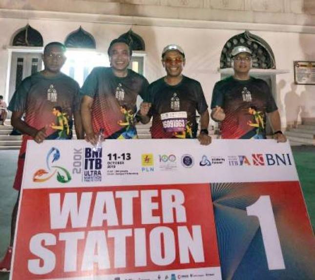 Saleh Husin Menyelesaikan Nomor Estafet 11,1 Km BNI ITB Ultra Marathon 2019