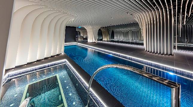 Kolam Renang Indoor Bergaya Gua Es Milik Arc By Crown Group Jadi yang Terbaik di Australia