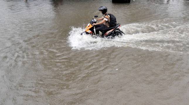  Waspada !! Ini Lokasi Banjir di Jakarta Hingga Selasa Pagi