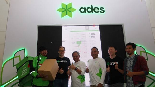 Ades-Gojek- Waste4Change Permudah Pengumpulan Kemasan Plastik Botol Bekas