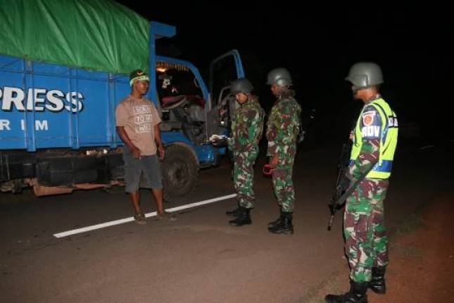 Wujudkan Perbatasan Aman dan Nyaman, Satgas Yonif 411 Kostrad Rutin Adakan Pemeriksaan