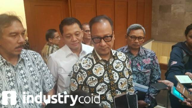 Menperin Agus Gumiwang Desak Kemendag Setop Izin Impor Cangkul