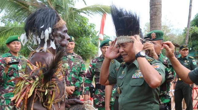Aster Kasad Kunjungi Satgas Pamtas Yonif MR 411/Pdw Kostrad di Perbatasan RI-PNG