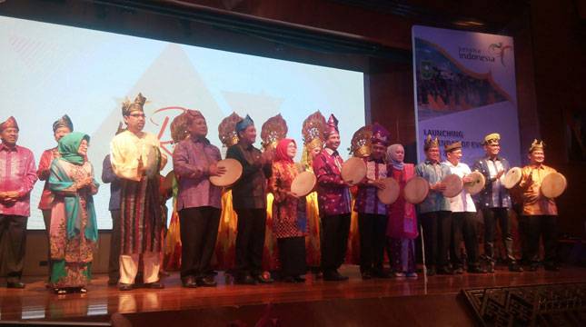 Menpar Kenalkan Ombak Bono Lewat 'Riau Menyapa Dunia'