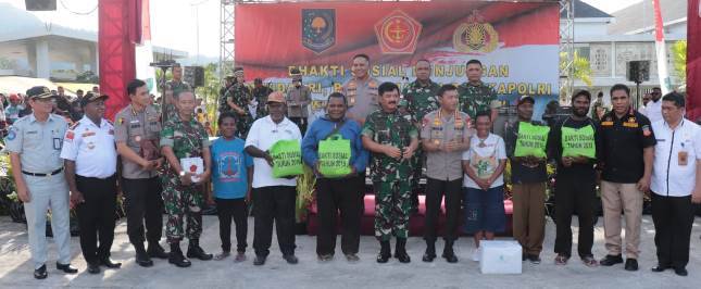Panglima TNI Tinjau Baksos Kesehatan di Kampung Skouw Papua