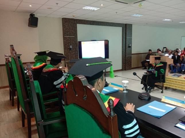 Anak Petani dari Pedalaman Flores Ini Sukses Meraih Gelar Doktor dengan Predikat Sangat Memuaskan