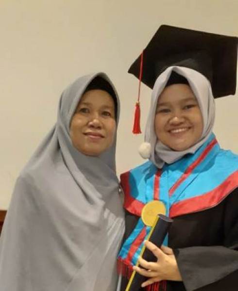 Datang dari Pontianak Hadiri Wisuda STMIK Nusa Mandiri