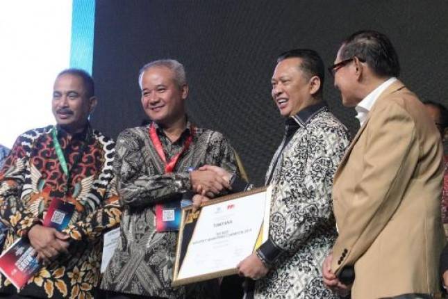 CEO WIKA, Tumiyana Raih Penghargaan Marketeer of The Year 2019 Kategori Konstruksi