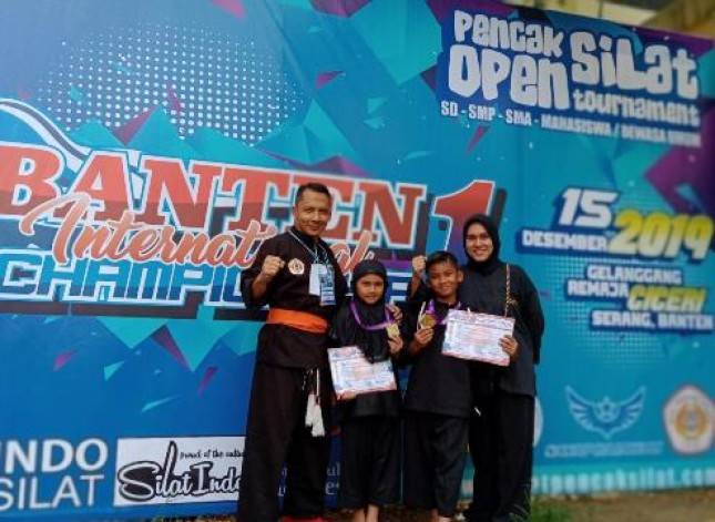 Dua Anak Prajurit Parinir Berprestasi di Cabang Pencak Silat
