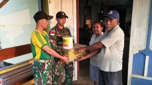 Satgas Yonif MR 411/Pdw Kostrad Laksanakan Serbuan Teritorial di Gereja Perbatasan 