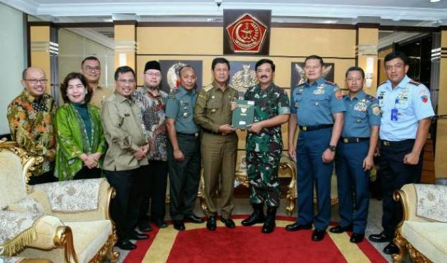 TNI Terima Sertifikat Hibah Lahan Pembangunan Mako Kogabwilhan I  