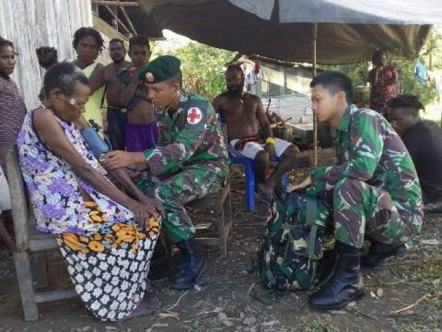 Satgas Yonif 755 Kostrad Mengatasi Permasalahan Kesehatan Masyarakat Hemigoma di Papua