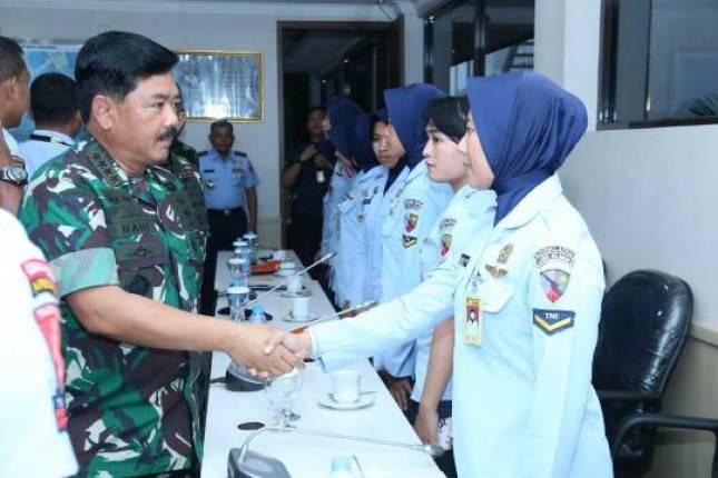 Panglima TNI Terima Kunjungan Atlet Penerjun TNI AU
