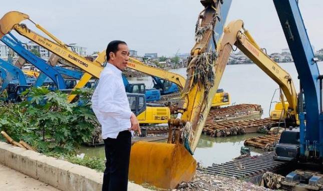 Presiden Jokowi Ke Waduk Pluit, Pastikan Peralatan Penanganan Banjir Berfungsi Optimal