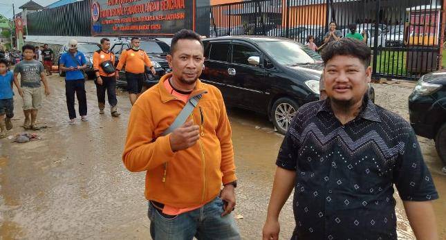 Ki Kusumo Bersama Anggota Ormas Komando Pejuang Merah Putih Bantu Korban Banjir 