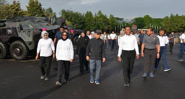 Wapres KH Ma'ruf Amin dan Dankomar Olahraga di Bhumi Marinir Cilandak