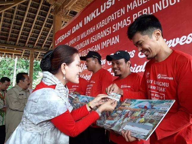 Asuransi Sinar Mas Serahkan Asuransi Mikro dan Celengan Impian bagi 6.705 Pegiat UMKM di  Magelang, Jateng