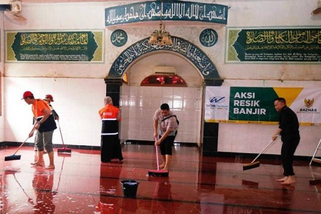 WOM Finance Salurkan Bantuan kepada Korban Banjir Jakarta