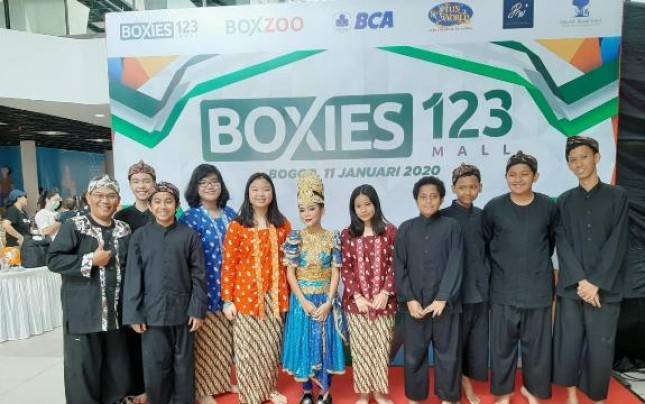 Gamelan Internasional Sekolah Bogor Raya Tampil pada Launching Mal Boxies 123