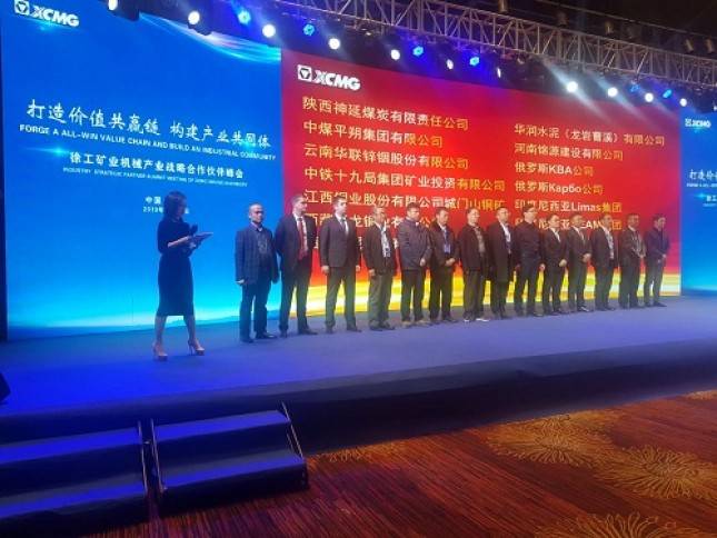   Asep Sulaeman Sabanda, CEO SEAM Group Mendapatkan Strategic Partner Award Dari Xcmg Group