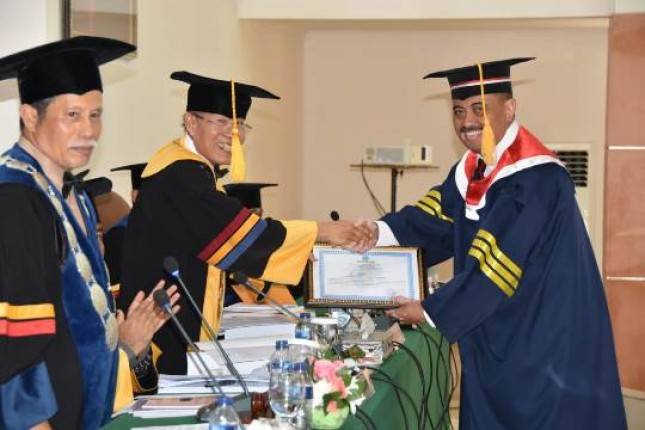 Laksma TNI Suradi Agung Slamet, S.Sos., S.T., M.M. Raih Gelar Doktor di IPDN