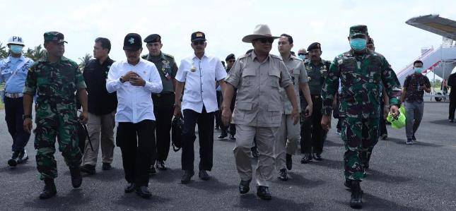 Pangkogabwilhan I Dampingi Menhan dan Menkes di Natuna  