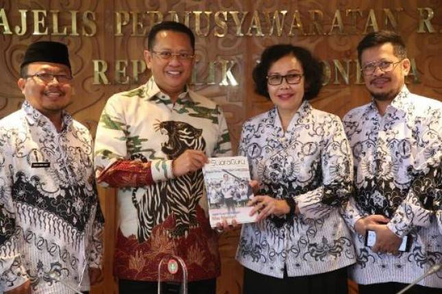 Bamsoet Desak Pemerintah Perbaiki Nasib Guru Honorer