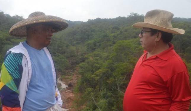 Dua Bos SMSI Tinjau Huntara Diatas Awan