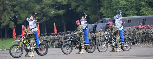 Jalasenastri Korps Marinir Unjuk Kecakapan Memanah