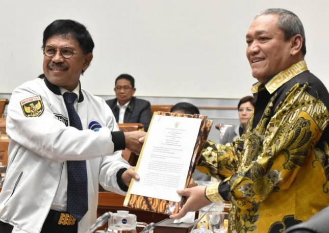 Desak Bahas RUU Data Pribadi, Untuk Apa Kraeng Menteri Johnny  ?