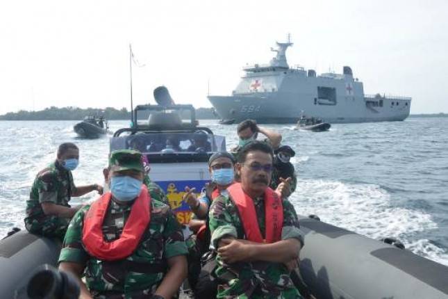 KRI Semarang 594 Sebagai Kapal Markas Kogasgabpad di Pulau Sebaru